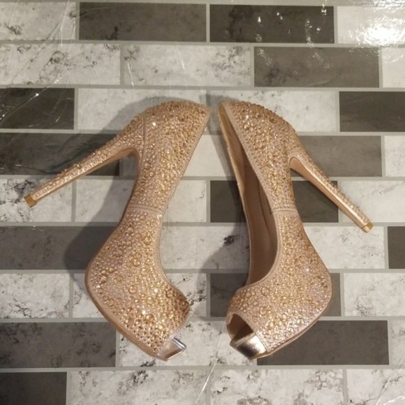 Lauren Lorraine Embellished Pumps - Picture 5 of 8